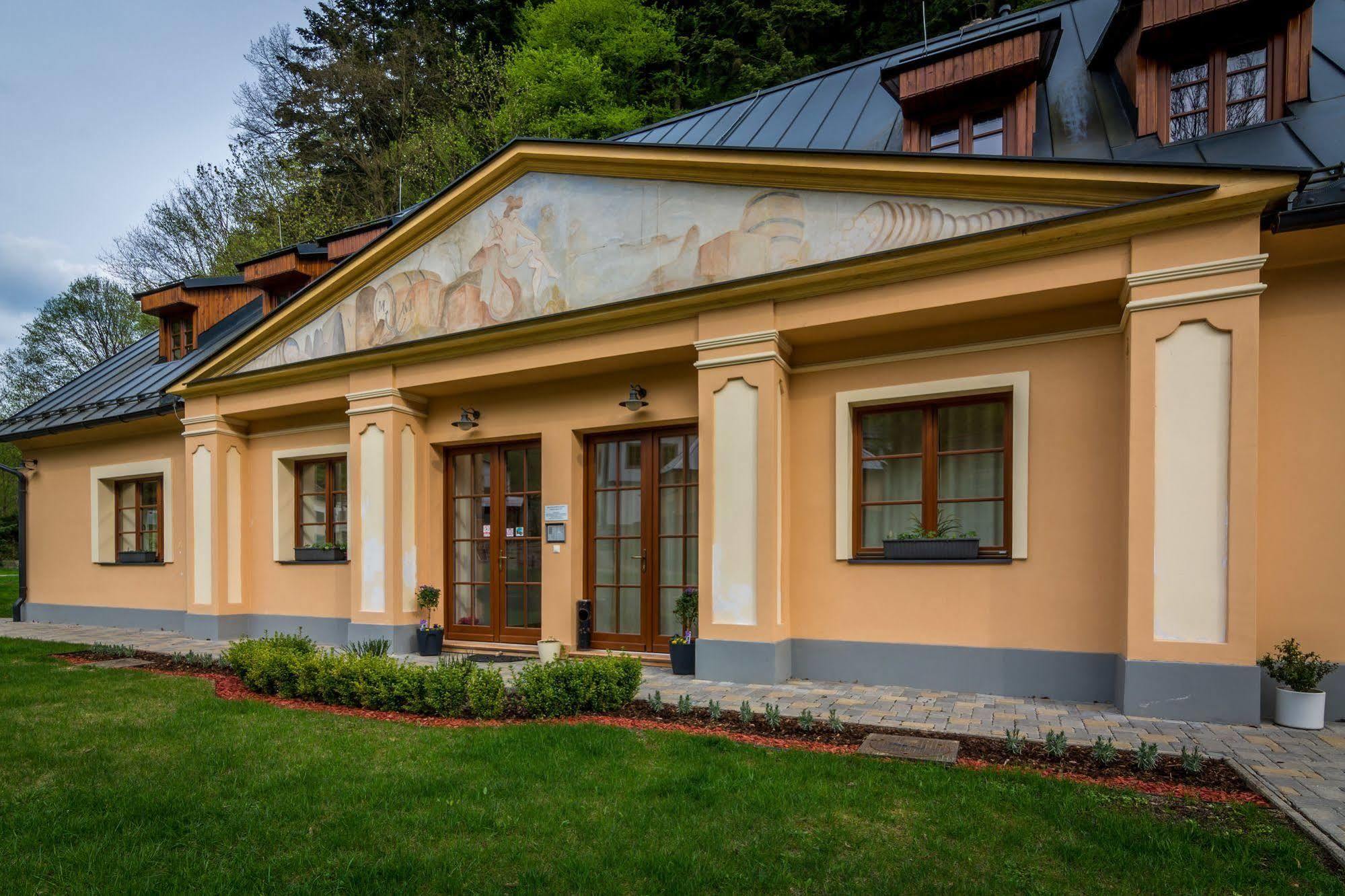 Apartmany Weissov Dom Banská Štiavnica エクステリア 写真